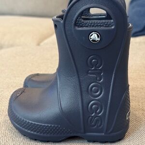 Crocs Unisex-Child Handle It Rain Boots- Navy Blue